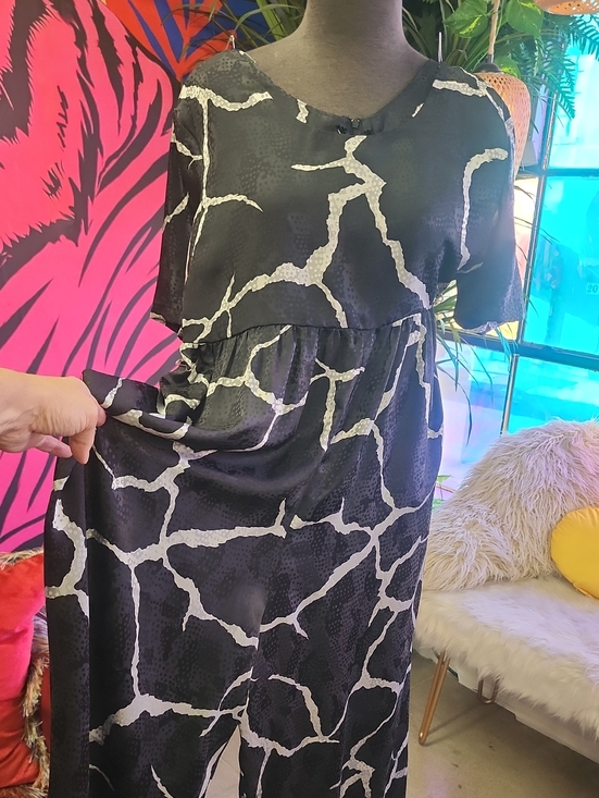 Dresses & Skirts - Black & White Abstract Print Jumpsuit